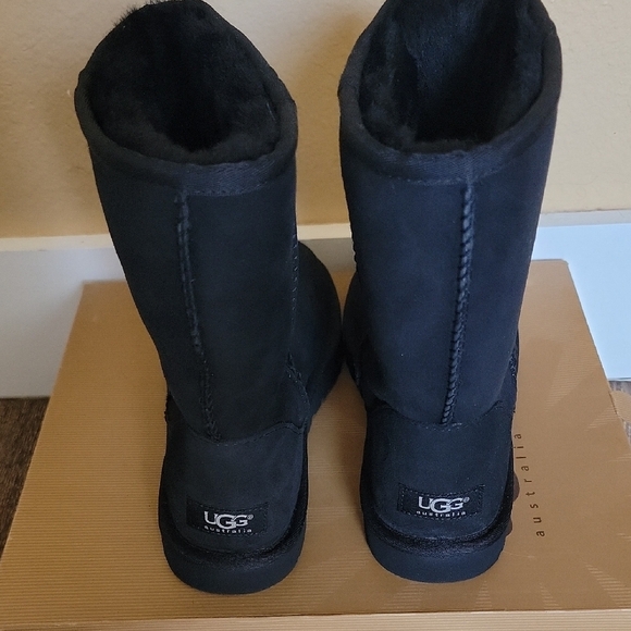 UGG Classic Black Winter Boots - Picture 3 of 16